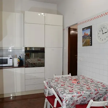 Emilios Entire Up To 7 People רומא